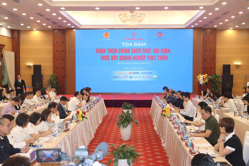 Quang cảnh toạ đàm. Ảnh: QL