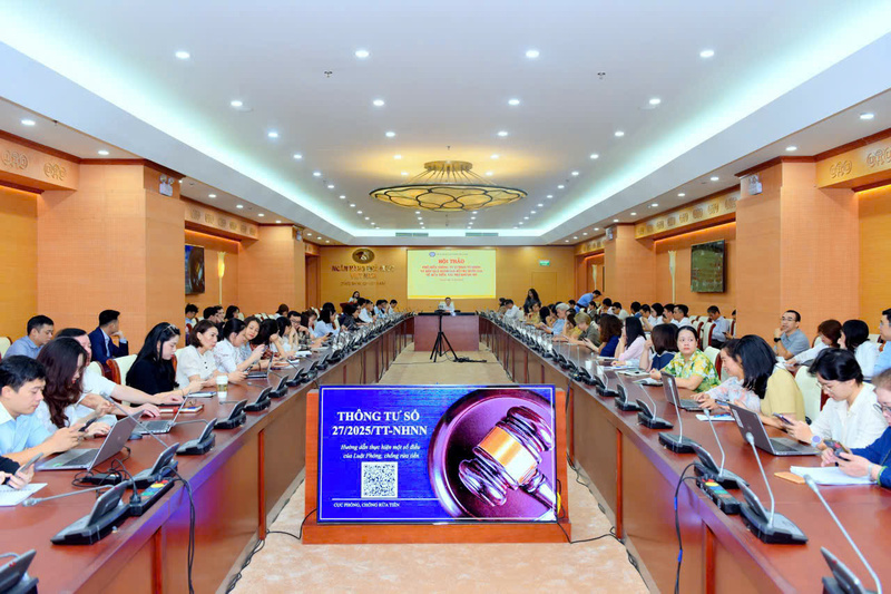 Hội thảo phổ biến Thông tư số 27/2025/TT-NHNN, Nghị quyết 05/2025/NQ-CP và kết quả Đánh giá rủi ro quốc gia về rửa tiền, tài trợ khủng bố. Ảnh: SBV