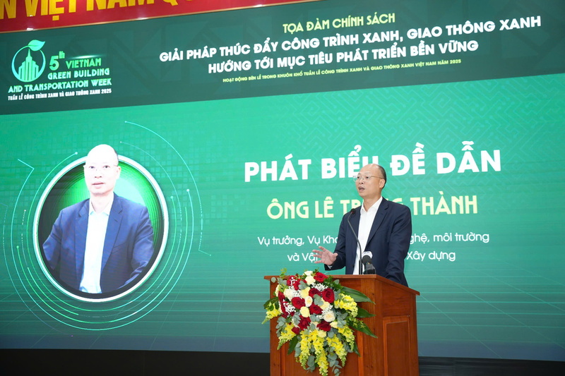 Ông Lê Trung Thành - Vụ trưởng Vụ Khoa học, Công nghệ, Môi trường và Vật liệu xây dựng (Bộ Xây dựng) phát biểu tại Toạ đàm