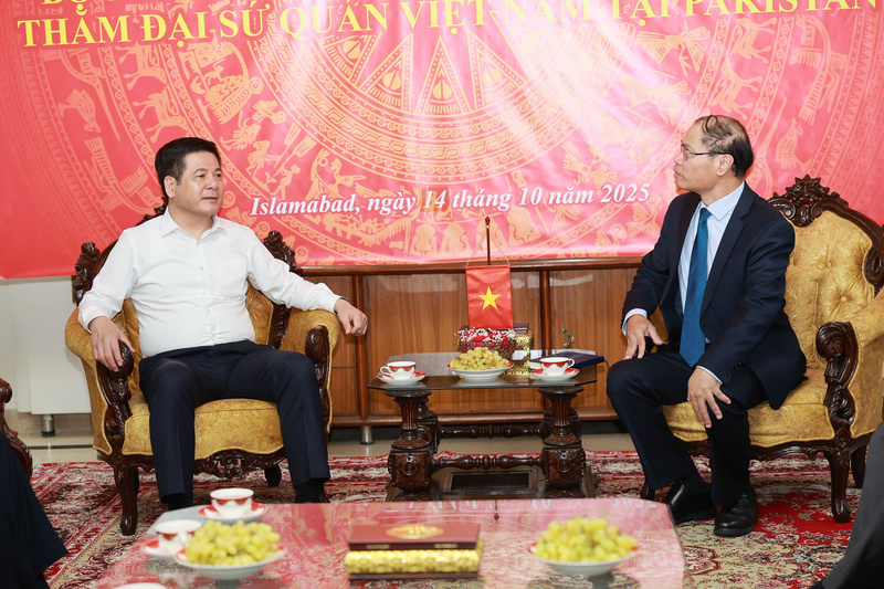 Bộ trưởng Nguyễn Hồng Diên thăm và làm việc tại Đại sứ quán Việt Nam tại Pakistan