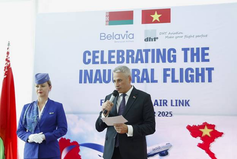 Ông Uladzimir Baravikou, Đại sứ Belarus tại Việt Nam phát biểu tại buổi lễ đón chuyến bay đầu tiên