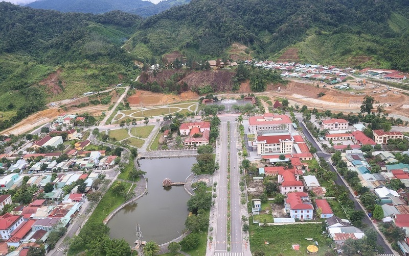 Trường phổ thông nội trú, bán trú tiểu học và trung học cơ sở Tây Giang được xây dựng trên tổng diện tích quy hoạch hơn 7 ha, với tổng kinh phí hơn 262 tỷ đồng (Ảnh theo baochinhphu.vn)