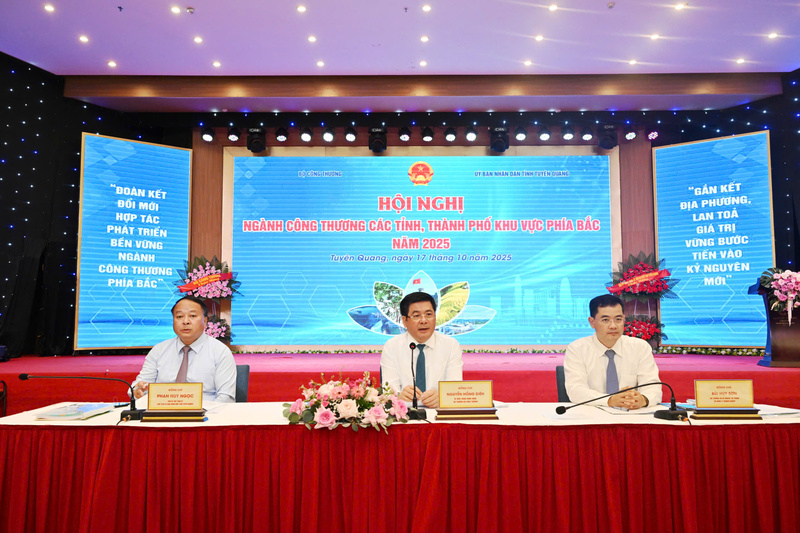 Bộ trưởng Bộ Công Thương Nguyễn Hồng Diên chủ trì hội nghị. Ảnh: Cấn Dũng