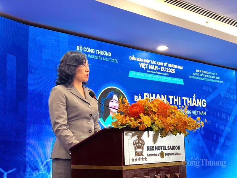 Thứ trưởng Phan Thị Thắng phát biểu khai mạc tại Diễn đàn.