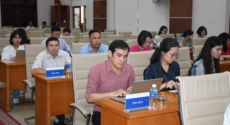 Gần 100 phóng viên, biên tập viên các cơ quan báo chí Trung ương và địa phương tham dự tọa đàm. Ảnh: Thanh Minh.