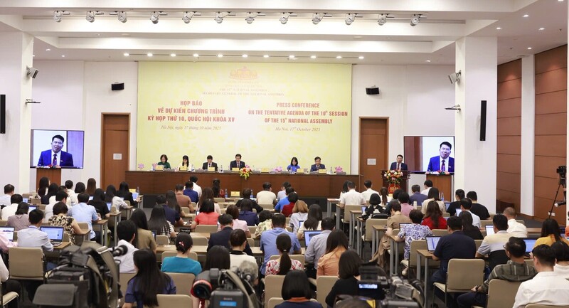 Ông Nguyễn Văn Hiển, Phó Chủ nhiệm Văn phòng Quốc hội phát biểu