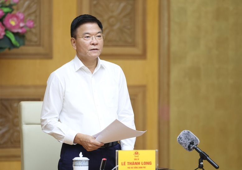 Phó Thủ tướng Lê Thành Long, Chủ tịch Ủy ban Quốc gia về người cao tuổi Việt Nam chủ trì cuộc họp - Ảnh: VGP/Đức Tuân