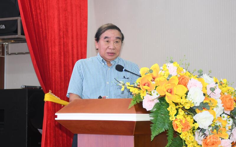 Ông Nguyễn Đình Hiệp - Chủ tịch Hội Khoa học và Công nghệ sử dụng năng lượng tiết kiệm và hiệu quả Việt Nam phát biểu tại hội nghị. Ảnh: Thanh Minh.