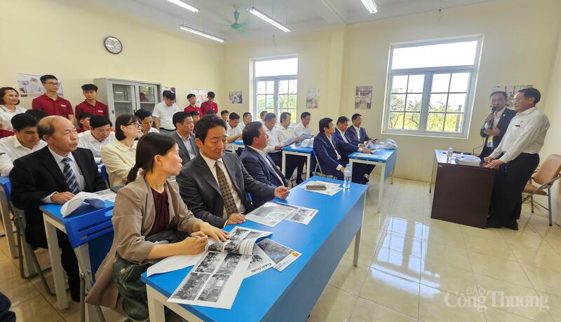 Quang cảnh buổi làm việc tại Học viện Hướng nghiệp ngành công nghiệp hỗ trợ Việt Nam.