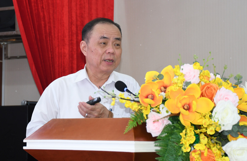 TS. Trần Bá Dung - nguyên Trưởng Ban Nghiệp vụ, Hội Nhà báo Việt Nam phát biểu tại hội nghị.