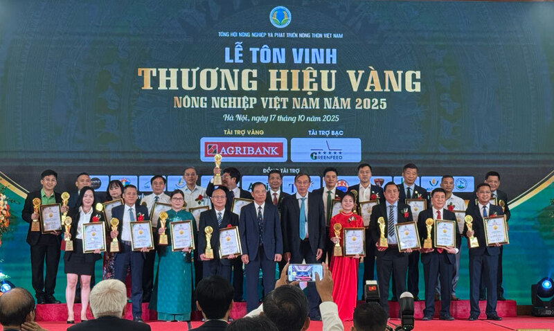 Tôn vinh 90 thương hiệu Vàng nông nghiệp Việt Nam năm 2025 đóng góp tích cực vào sự phát triển bền vững của ngành nông nghiệp Việt Nam. Ảnh: BH