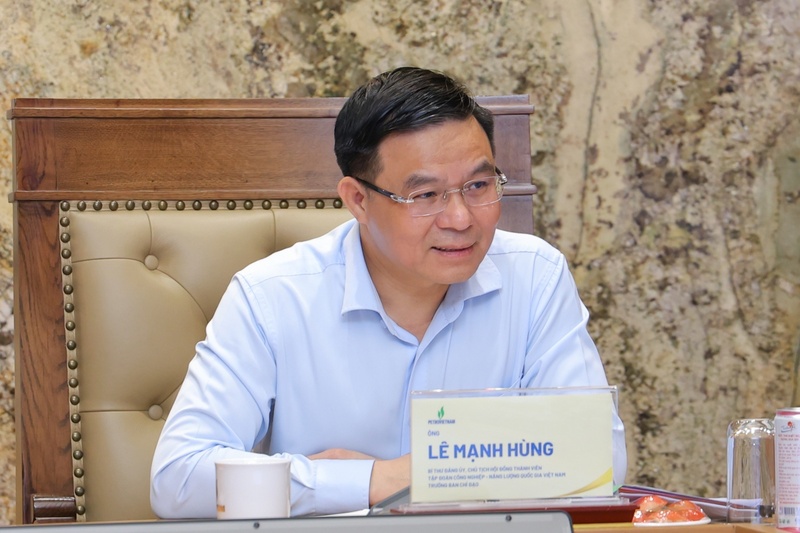 Chủ tịch HĐTV Petrovietnam Lê Mạnh Hùng cho biết toàn Tập đoàn thống nhất ứng dụng triển khai “AI-First” đưa vào hoạt động quản trị, sản xuất, kinh doanh (Ảnh Petrovietnam)