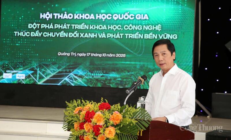 Ông Hoàng Nam, Uỷ viên Ban Thường vụ Tỉnh ủy, Phó Chủ tịch Thường trực UBND tỉnh Quảng Trị phát biểu chào mừng hội thảo. Ảnh: Quỳnh Nga