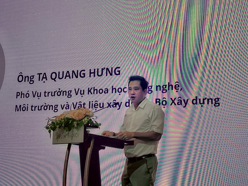 Ông Tạ Quang Hưng - Phó Vụ trưởng Vụ Khoa học, Công nghệ, Môi trường và Vật liệu xây dựng, Bộ Xây dựng phát biểu khai mạc tại hội thảo.
