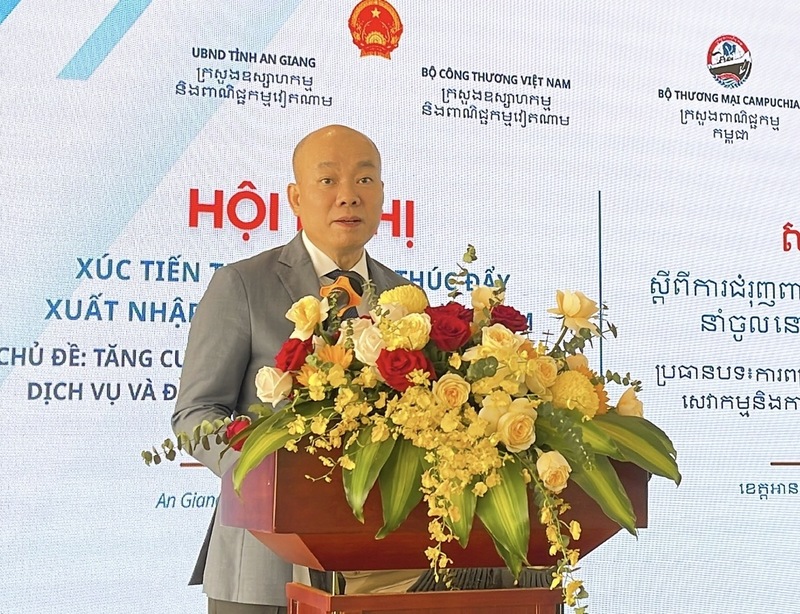 Ông Vũ Bá Phú, Cục trưởng Cục Xúc tiến thương mại (Bộ Công Thương), phát biểu kết luận tại hội nghị. Ảnh: Khánh Ngọc.