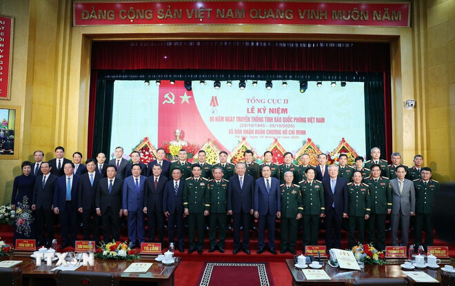 Tổng Bí thư Tô Lâm, Bí thư Quân ủy Trung ương và các đại biểu. Ảnh: TTXVN
