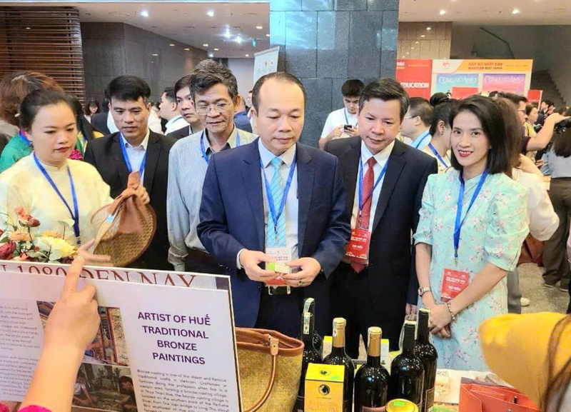 Sau khi chính quyền hai cấp được vận hành, thành phố Huế có nhiều thay đổi trong công tác bình chọn sản phẩm công nghiệp nông thôn tiêu biểu để phù hợp với thực tế, mang lại hiệu quả. Ảnh: Nguyễn Tuấn