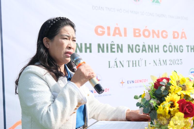 Bà Cao Thị Thanh, Phó Giám đốc Sở Công Thương tỉnh Lâm Đồng phát biểu khai mạc. Ảnh: Lê Sơn
