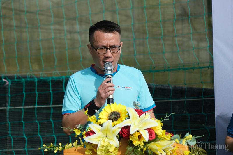 Đại diện cho 90 VĐV tham gia tuyên thệ trước giải đấu. Ảnh: Lê Sơn