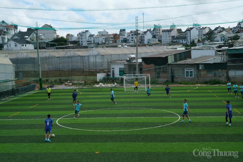 2 đội dự giải tham gia tranh tài. Ảnh: Lê Sơn