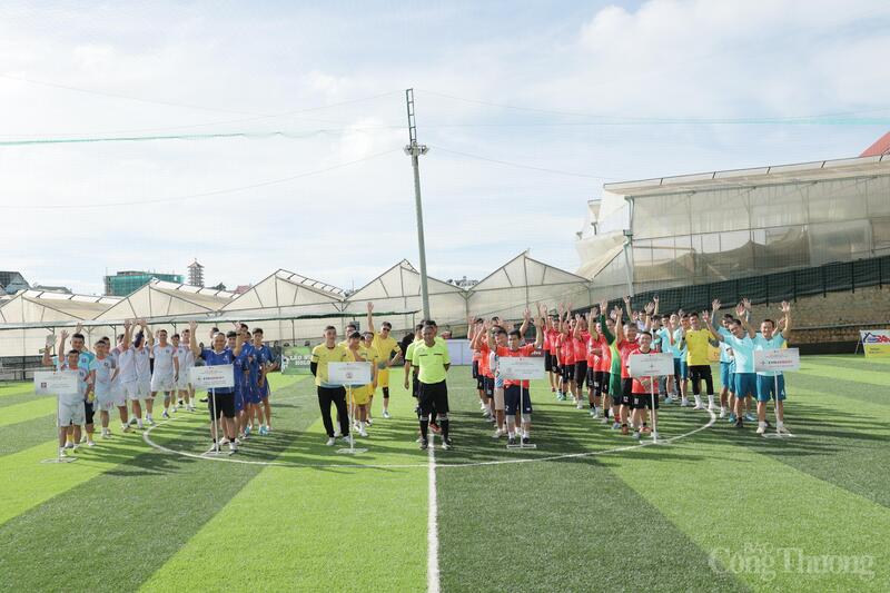 Giải đấu quy tụ 6 đội bóng với 90 VĐV tham gia. Ảnh: Lê Sơn