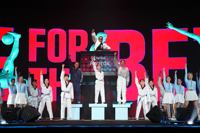 Bên cạnh những khoảnh khắc trao giải nhiều bất ngờ, đêm vinh danh TikTok Awards Việt Nam 2025 đã thực sự là một bữa tiệc của âm thanh, ánh sáng và cảm xúc.