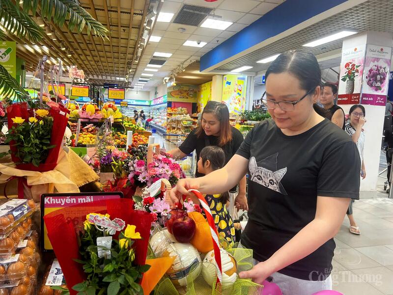 Người tiêu dùng có xu hướng lựa chọn quà tặng thiết thực, "xanh", hướng đến chăm sóc sức khoẻ bản thân dịp 20/10 năm nay.