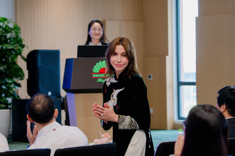 Bà Katrin Kandel - Giám đốc Điều hành Tổ chức Facing The World