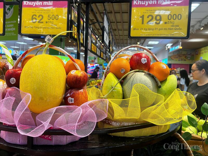 Các giỏ quà "xanh" được bày bán tại hệ thống Co.opmart.