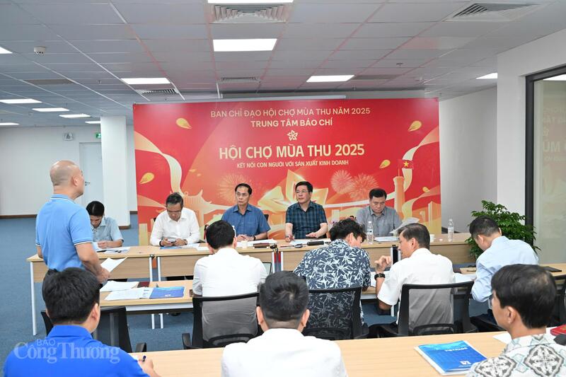 Quang cảnh buổi làm việc