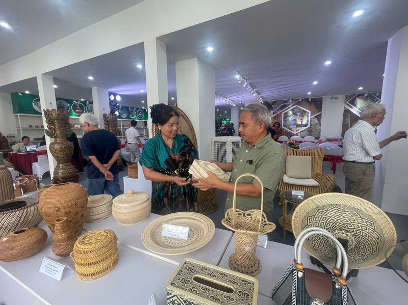 Đến nay, hàng thủ công mỹ nghệ Việt Nam đã có mặt tại 163 quốc gia và vùng lãnh thổ trên thế giới. Ảnh: N.H
