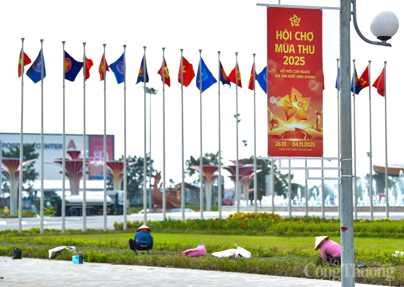 Gấp rút hoàn thiện thi công Hội chợ Mùa Thu 2025 - 1