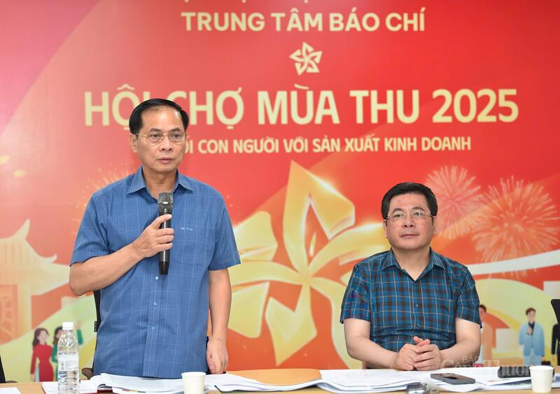 Phó Thủ tướng Chính phủ Bùi Thanh Sơn - Trưởng Ban Chỉ đạo Hội chợ Mùa Thu phát biểu kết luận, nhấn mạnh nhiệm vụ bảo đảm tiến độ thi công của các đơn vị, bộ, ngành.