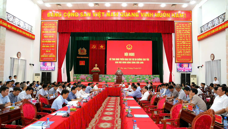 Quang cảnh buổi hội nghị.