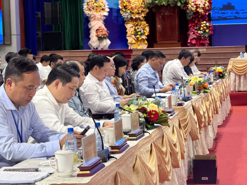 Tại hội nghị, đại diện Sở Công Thương các tỉnh, thành phố phía Nam đã có những tham luận sâu sắc, cùng trao đổi, chia sẻ kinh nghiệm và bàn các giải pháp nhằm tăng cường phối hợp, liên kết vùng, chuỗi cung ứng, hội nhập,... cùng hướng tới mục tiêu phát triển bền vững ngành Công Thương trong khu vực.