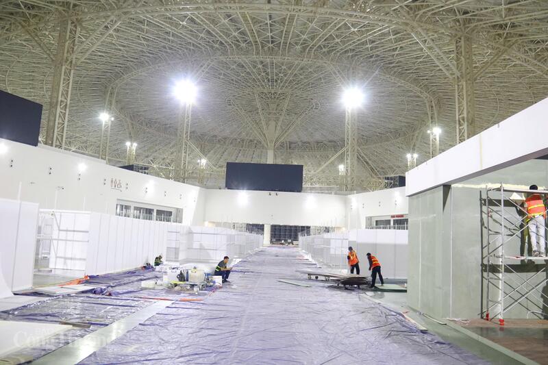 Không khí lao động sôi nổi, quyết tâm hoàn thành đúng tiến độ khai mạc Hội chợ Mùa Thu 2025. Ảnh: Thanh Tuấn