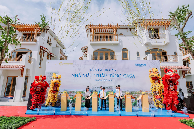 Lễ khai trường nhà mẫu thấp tầng Casa diễn ra sáng ngày 18/10. (Ảnh: Minh Khánh)