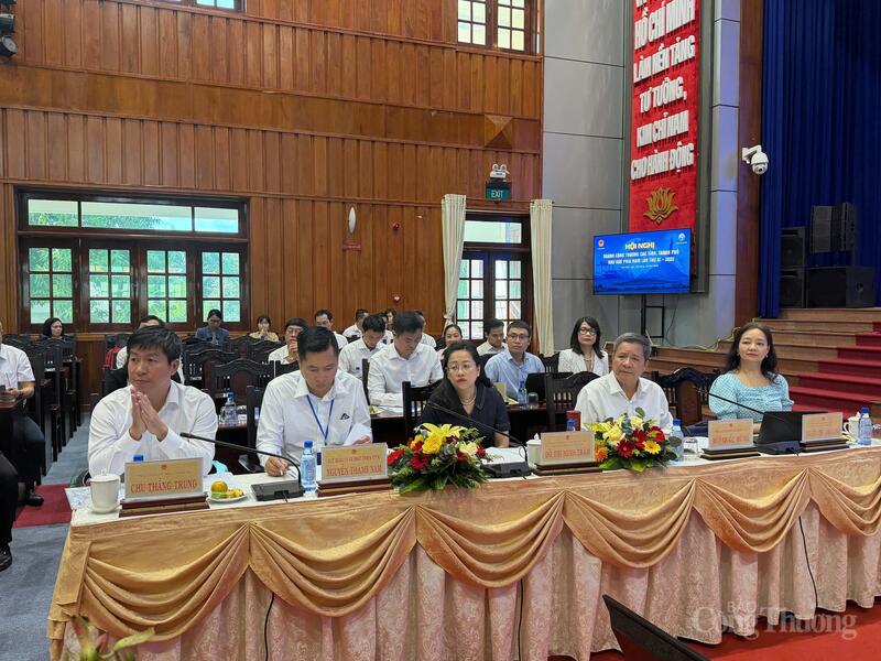 Các đại biểu tham dự hội nghị.