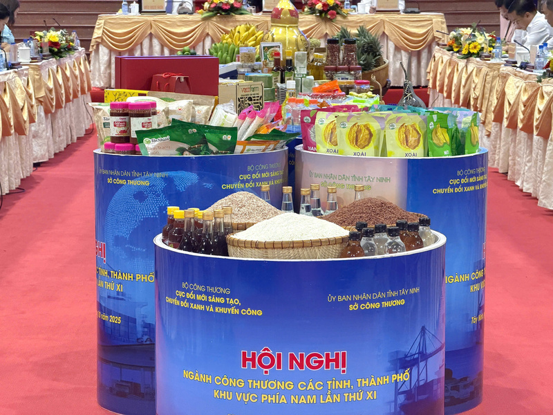 Các sản phẩm nông nghiệp đặc trưng của Tây Ninh được trưng bày tại hội nghị.