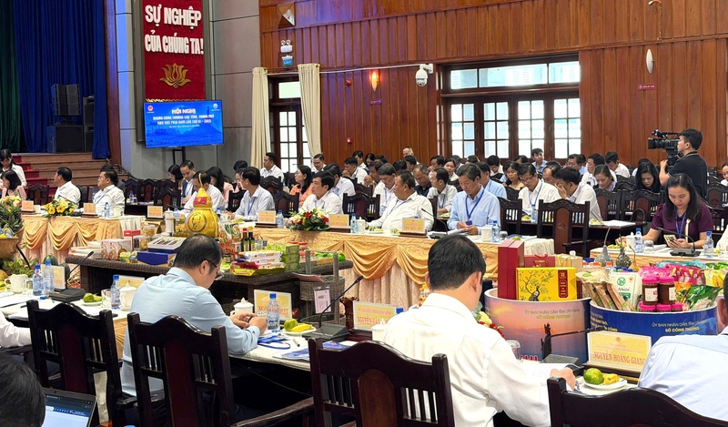 Sau hơn ba giờ làm việc nghiêm túc, khẩn trương, Hội nghị ngành Công Thương các tỉnh, thành phố khu vực phía Nam lần thứ XI năm 2025 đã ghi nhận nhiều tham luận thiết thực