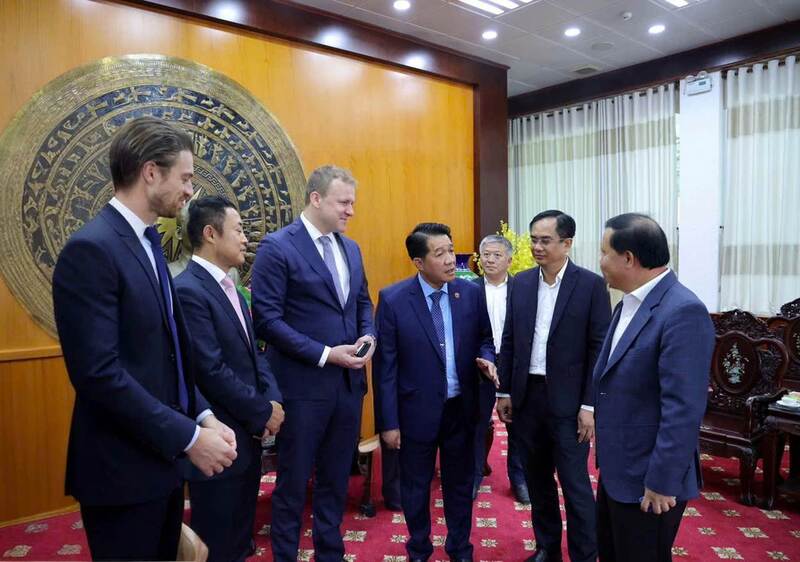 Lãnh đạo tỉnh Tây Ninh trao đổi cùng đại diện Tập đoàn De Heus, Bel Gà và Hùng Nhơn. Ảnh: N.H