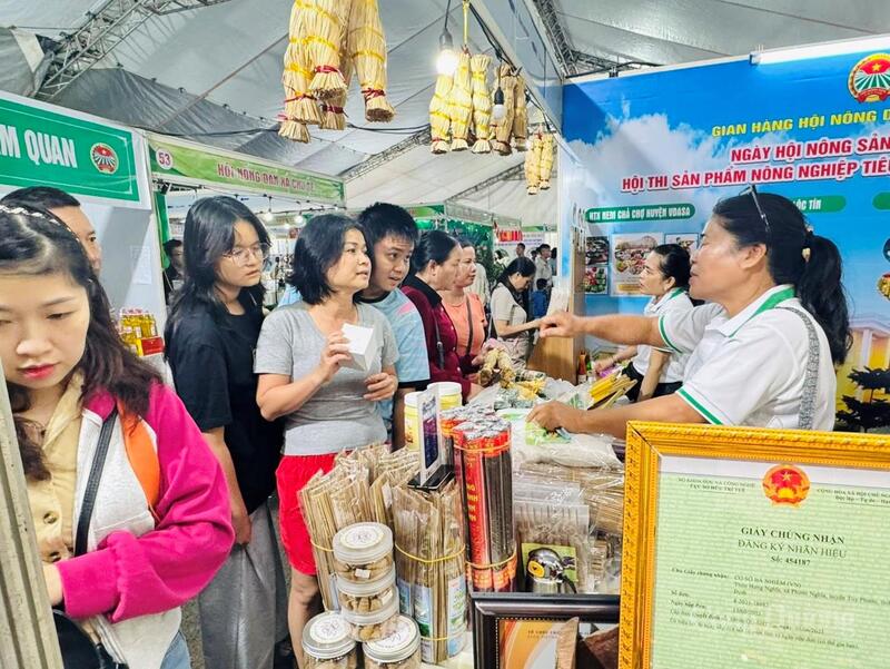 Sự kiện thu hút đông đảo người dân, du khách. Ảnh: Hiền Mai