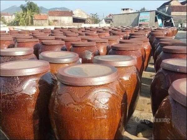 Từ những lu mắm mộc mạc, hương vị truyền thống được gìn giữ