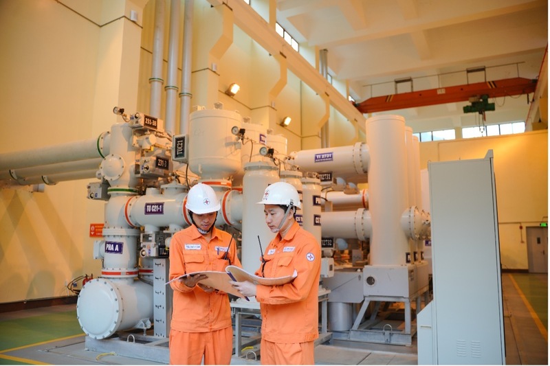 Người lao động trực tiếp sản xuất tại Nhà máy Thủy điện Sông Bung 2 (Công ty Thủy điện Sông Bung). Ảnh: Bình An