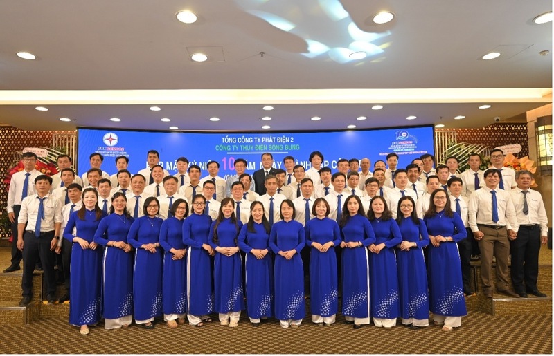 Chương trình họp mặt kỷ niệm 10 năm thành lập Công ty Thủy điện Sông Bung. Ảnh: Bình An