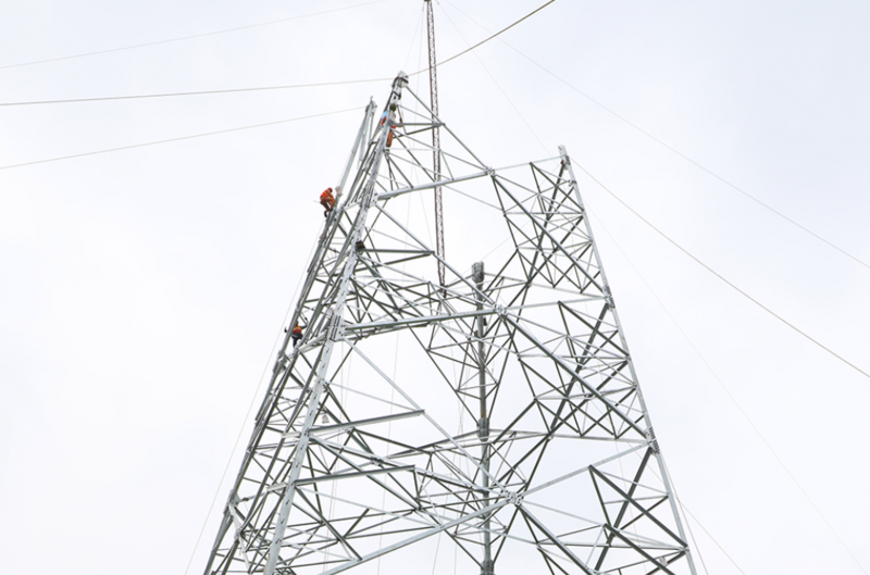 Thi công đường dây 220kV nhập khẩu điện từ Lào