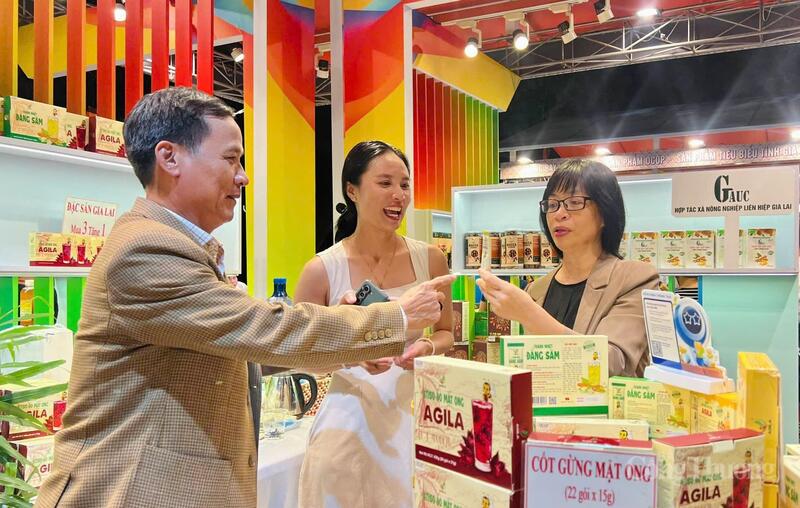 Các chương trình triển lãm, hội chợ thương mại mang lại hiệu quả thiết thực trong việc kích cầu tiêu dùng. Ảnh: Hiền Mai