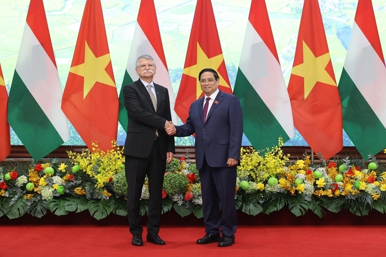 Thủ tướng Chính phủ Phạm Minh Chính tiếp Chủ tịch Quốc hội Hungary Kover Laszlo. Ảnh: VGP/Nhật Bắc.