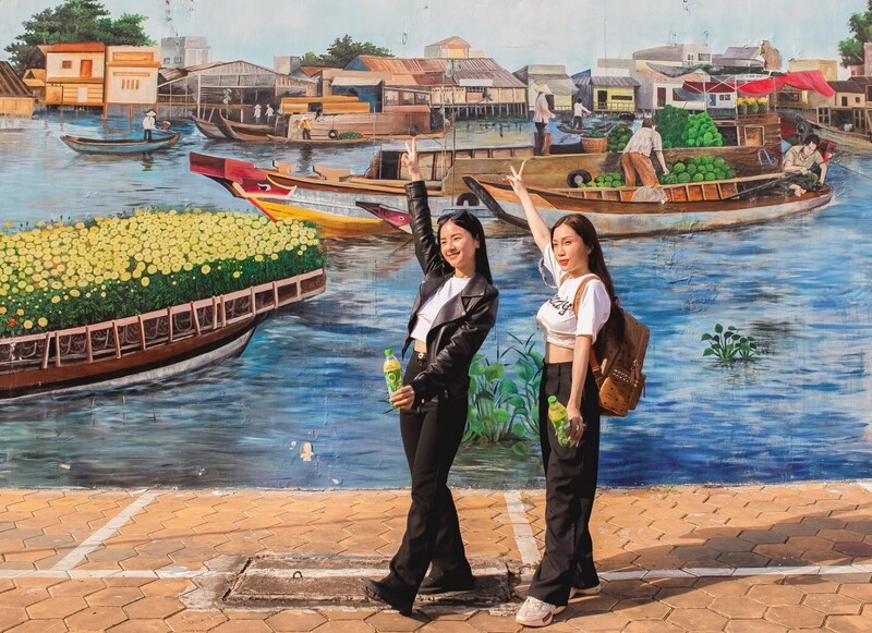 Tụ tập bạn bè, chill với Trà Xanh Không Độ là cách yêu thích giúp tân sinh viên giảm căng thẳng, giải nhiệt cuộc sống trong môi trường mới.