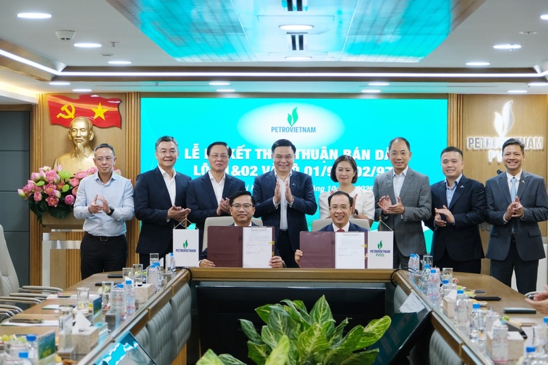 Lãnh đạo Tập đoàn chứng kiến nghi thức ký kết Thỏa thuận bán dầu Dự án Lô 01/97&02/97 (Ảnh Petrovietnam)